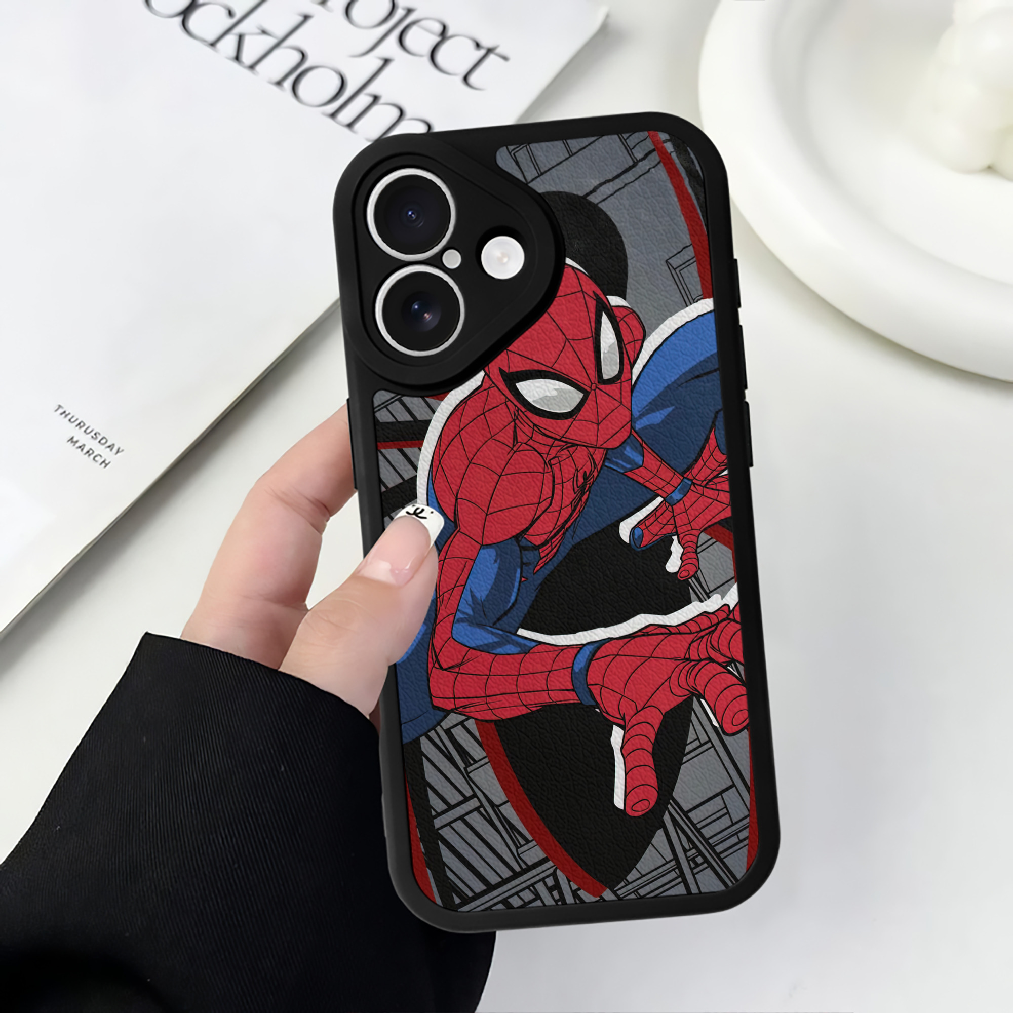 （画像用） Spider Man スパイダーマン 【iPhone 16シリーズ対応】シリコンスマホケース（レザー調） 材質：シリコン